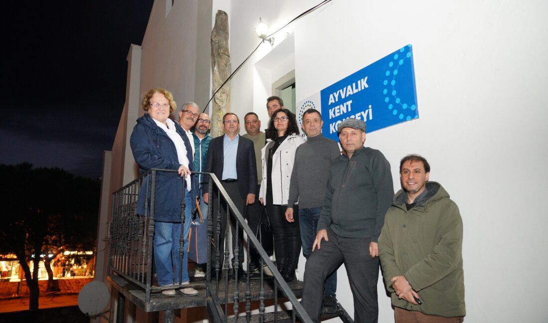Ayvalık Kent Konseyi, İsmet İnönü Kültür Merkezi’ndeki yeni yerine taşındı.