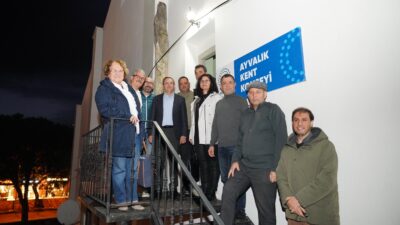 Ayvalık Kent Konseyi, İsmet İnönü Kültür Merkezi’ndeki yeni yerine taşındı.