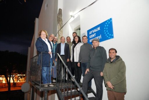 Ayvalık Kent Konseyi, İsmet İnönü Kültür Merkezi’ndeki yeni yerine taşındı.
