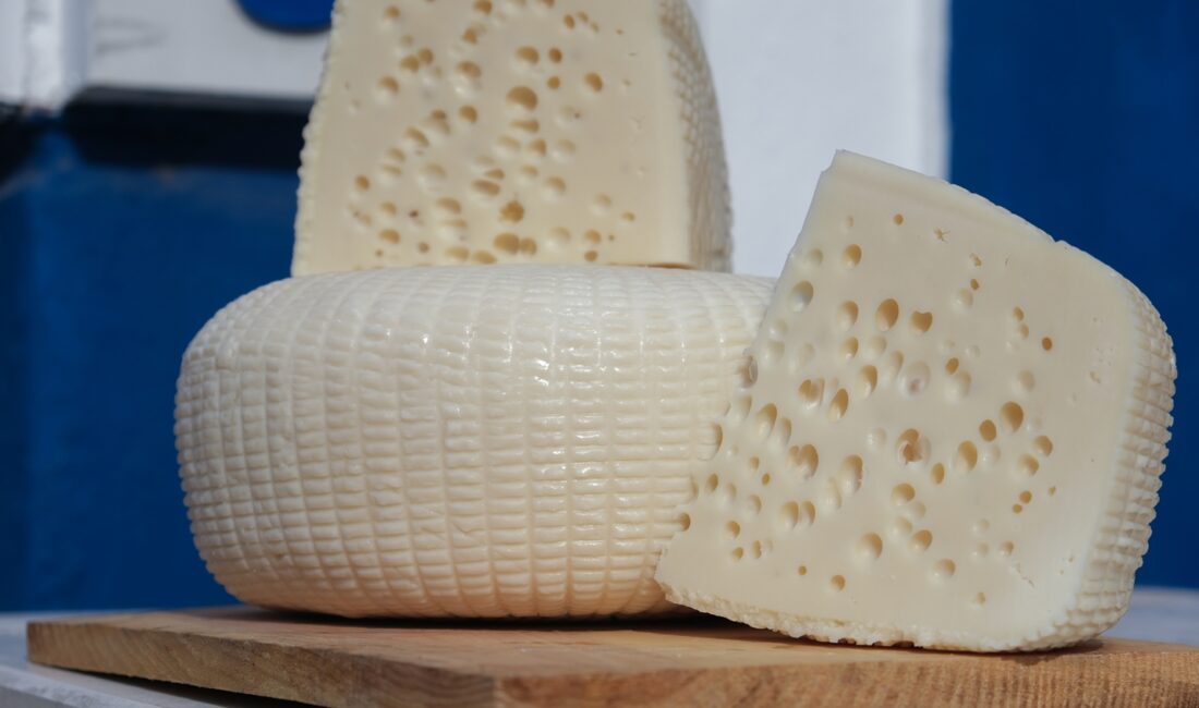 Deniz ürünleri, mezeleri, gastronomisi, zeytinyağı ve zeytinyağlı yemekleriyle markalaşan
Ayvalık'ın mutfağında