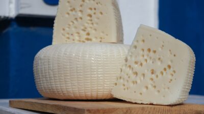 Deniz ürünleri, mezeleri, gastronomisi, zeytinyağı ve zeytinyağlı yemekleriyle markalaşan
Ayvalık'ın mutfağında