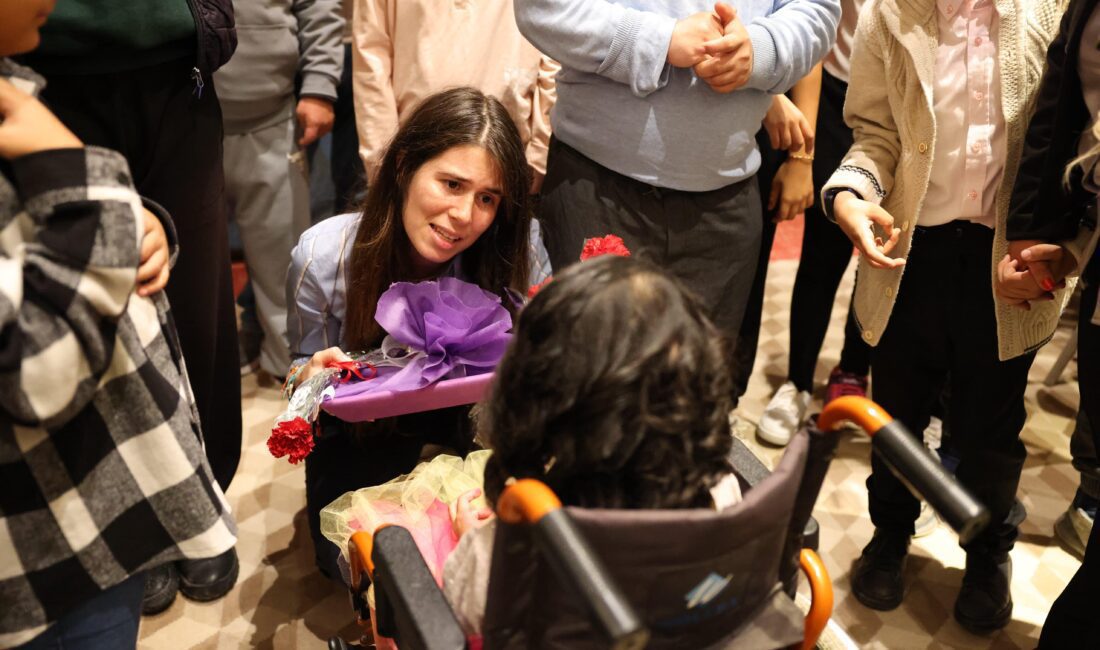 Başkan Denizli: “Sizlerle daima dayanışma içinde olacağız” Çeşme Belediyesi tarafından 3 Aralık Dünya Engelliler Günü kapsamında düzenlenen