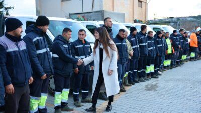 Yeni yıl öncesi belediye personeli ile bir araya gelen Çeşme
