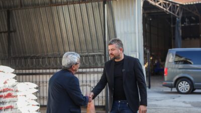 Buca Belediye Başkanı Görkem Duman, ilçede kalpleri ısıtan “Askıda Kömür”