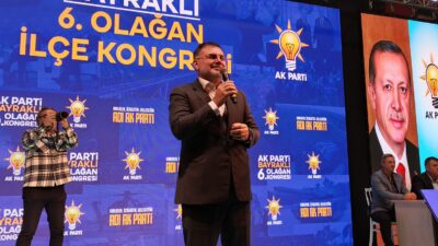 AK Parti Bayraklı Kongresinde konuşan AK Parti İzmir İl Başkanı