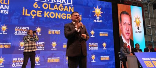 AK Parti Bayraklı Kongresinde konuşan AK Parti İzmir İl Başkanı