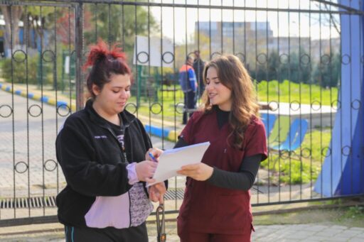 Buca Belediyesi Sokak Hayvanları Rehabilitasyon ve Bakım Merkezi’nde aşıları yapılarak