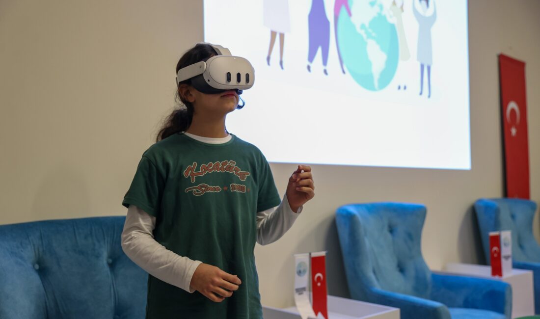 İklim değişikliğini sanal gerçeklik gözlükleriyle deneyimlediler Sürdürülebilir bir dünya hedefiyle projelerini hayata geçiren Buca Belediyesi, çocuklara