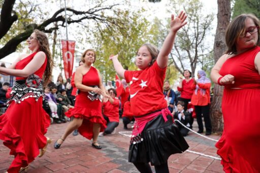 Engelsiz bir kent yaratma hedefiyle çalışmalar gerçekleştiren Buca Belediyesi, kentte
