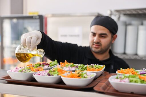 Buca Belediyesi, zeytinlikler ile park ve yeşil alanlardaki zeytinlerin hasadına