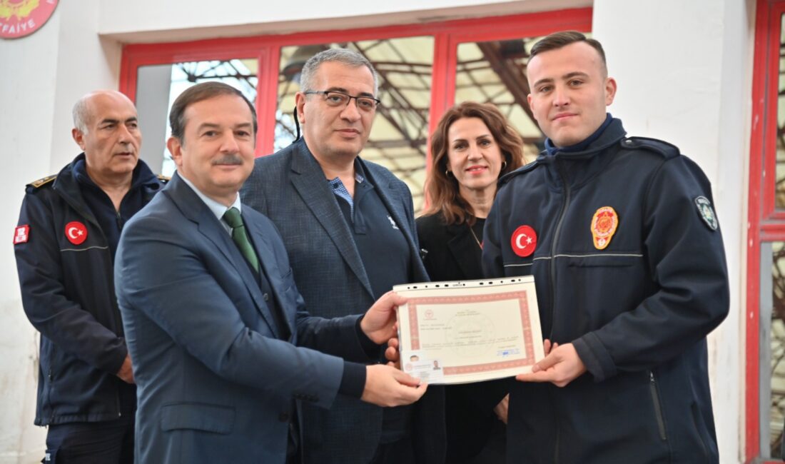 Manisa Büyükşehir Belediyesi, düzenlediği Temel İlk Yardım Eğitimleri ile itfaiyecilerinin