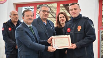 Manisa Büyükşehir Belediyesi, düzenlediği Temel İlk Yardım Eğitimleri ile itfaiyecilerinin