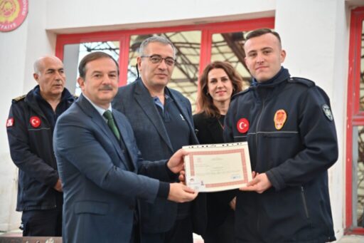 Manisa Büyükşehir Belediyesi, düzenlediği Temel İlk Yardım Eğitimleri ile itfaiyecilerinin