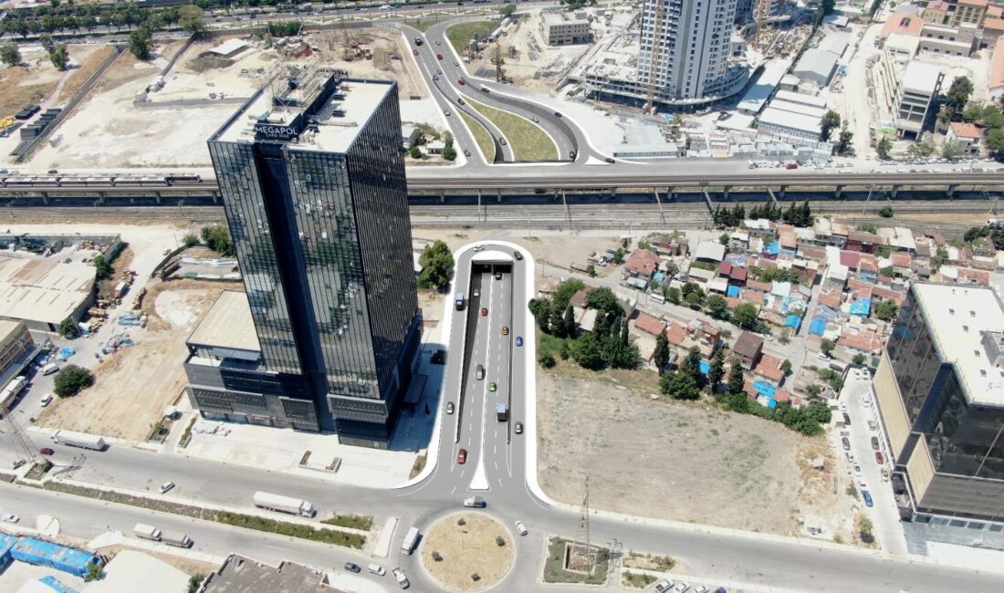 İzmir Büyükşehir Belediye Başkanı Dr. Cemil Tugay’ın kent trafiğine nefes