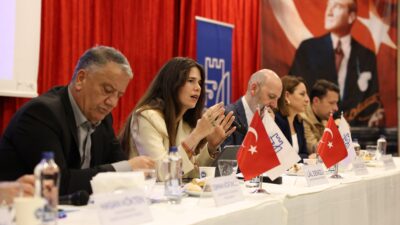 Çeşme Belediye Başkanı Lal Denizli, Çakabey Kültür Merkezi’nde ‘Esnaf Buluşması’