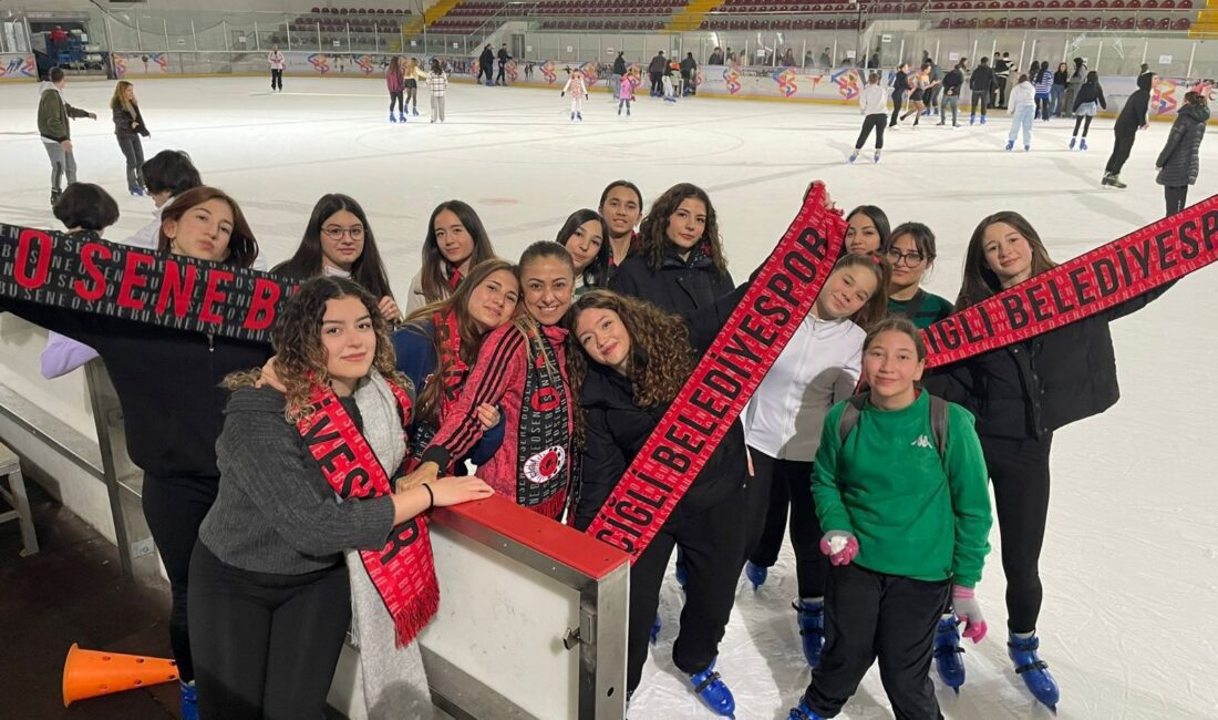 Çiğli Belediyesi, ilçedeki gençleri buz pateni ile tanıştırarak, onların sporla
