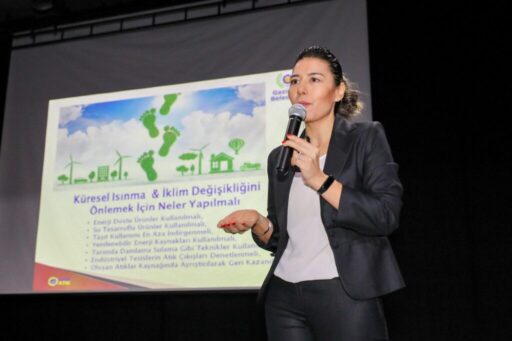 Gaziemir Belediyesi, çevre bilinci ve geri dönüşüm alışkanlığı kazandırmak amacıyla,