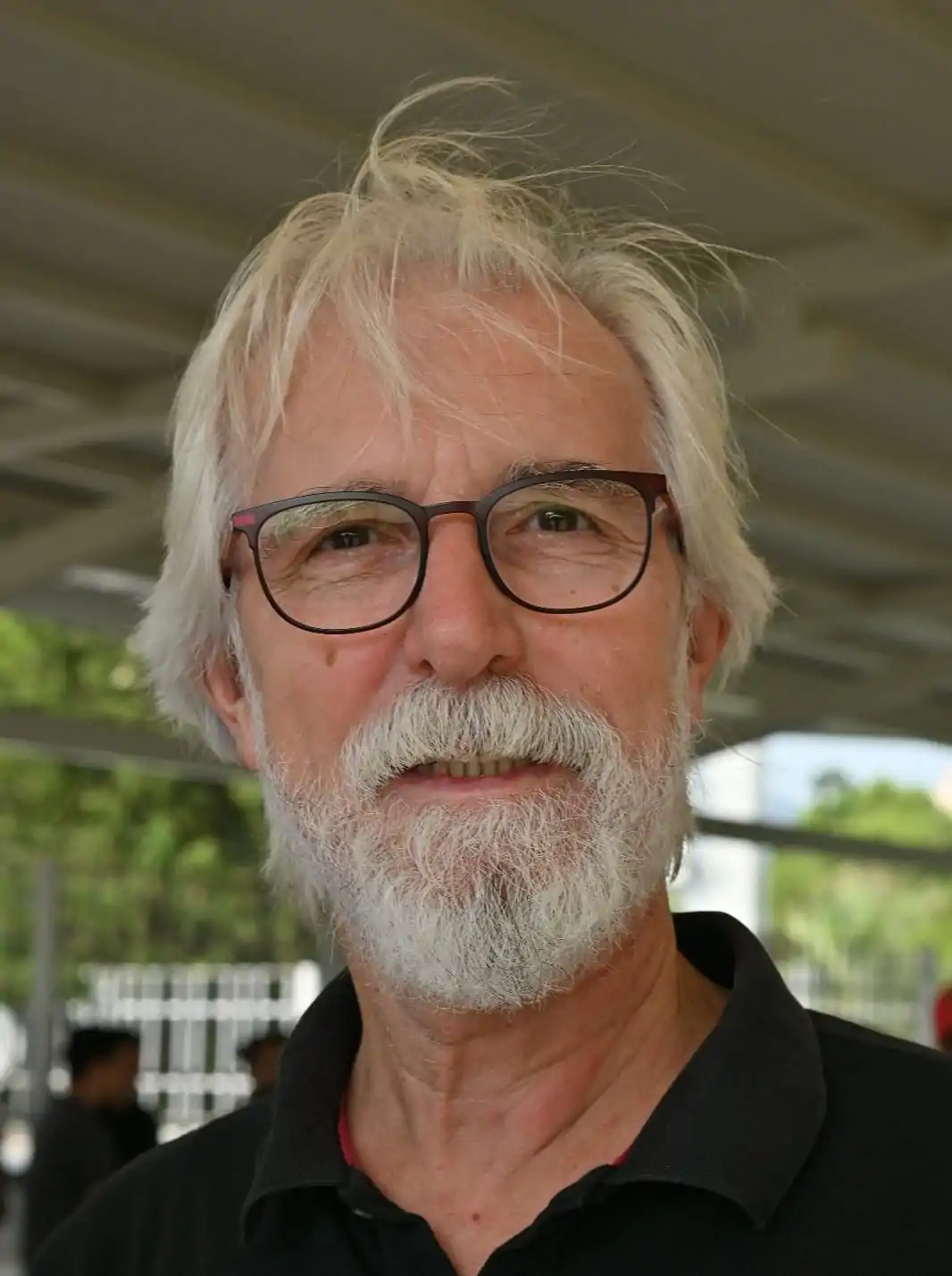 Doğan Prepol yazar fotoğrafı