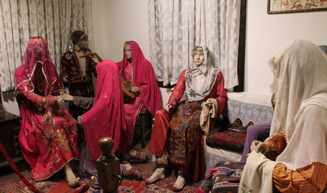 İZMİR(Ege Ajans)- Ege Üniversitesi Etnografya Müzesi, Aralık ayı boyunca dopdolu bir