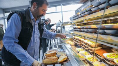 Buca Belediye Lokantası, öğrenciye ve emekliye can suyu oldu. Lokantalarda