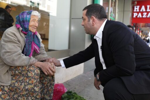 Saha ziyaretleri kapsamında muhtarları ziyaret eden ve vatandaşlarla bir araya