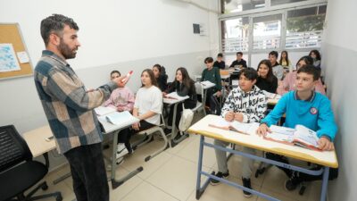 Gaziemir Belediyesi’nin eğitimde fırsat eşitliği sağlamak için ücretsiz hizmet verdiği