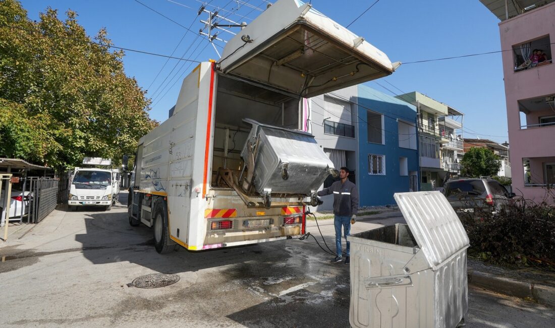 Gaziemir Belediyesi’nin başlattığı Temizlik Seferberliği kapsamında, Temizlik İşleri Müdürlüğü’nün yaptığı