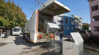 Gaziemir Belediyesi’nin başlattığı Temizlik Seferberliği kapsamında, Temizlik İşleri Müdürlüğü’nün yaptığı