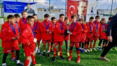 İzmir Büyükşehir Belediyesi tarafından düzenlenen Cumhuriyet Kupası Turnuvası’nın ikinci etabı