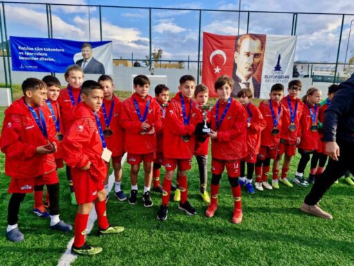 İzmir Büyükşehir Belediyesi tarafından düzenlenen Cumhuriyet Kupası Turnuvası’nın ikinci etabı