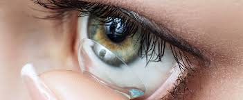 Katarak ameliyatı için doktora gittiğinde doktorlar beklenmedik bir kitle ile