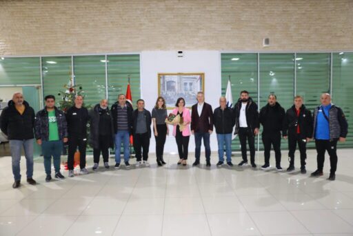 Karabağlar Belediyesi’nin amatör spor kulüplerine yaptığı nakdi yardım dolayısıyla ilçedeki