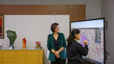 3 Aralık Dünya Engelliler Günü kapsamında, Karabağlar'daki Zeyni Hanım Ortaokulu'nda