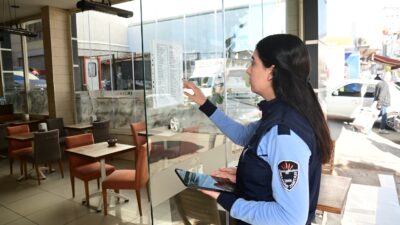 Karabağlar Belediyesi Zabıta Müdürlüğü ekipleri, yeni yıl öncesinde vatandaşların sağlıklı