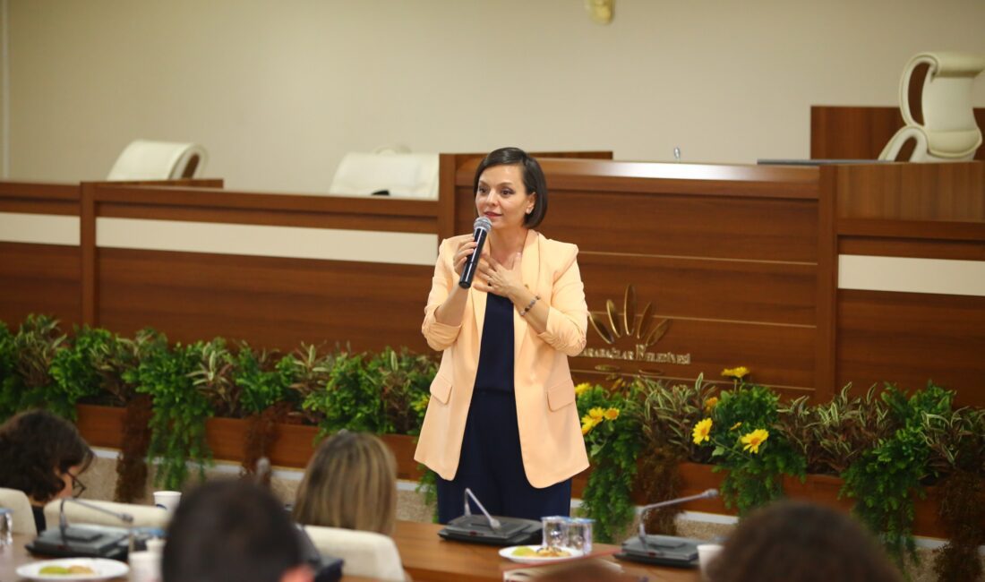 Karabağlar’da Dijital Dönüşüm Başlıyor Karabağlar Belediyesi, vatandaşların yapı ruhsat süreçlerini belediye hizmet noktalarına gelmeden