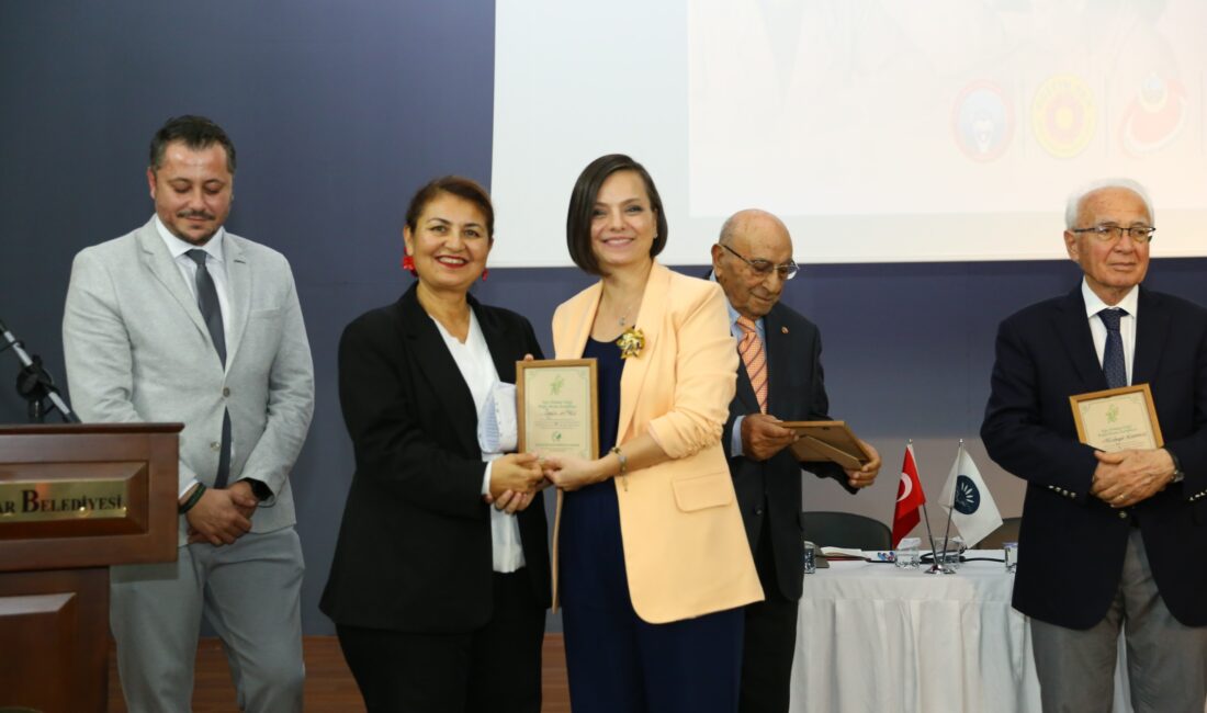 Karabağlar’da “Eğitimin dünü ve bugünü” konuşuldu Karabağlar Belediyesi ve Yeni Kuşak Köy Enstitülüler Derneği tarafından düzenlenen