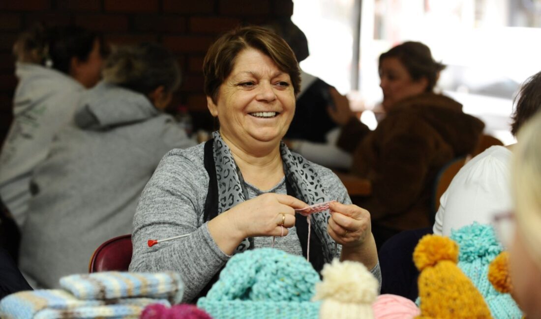 Karşıyaka’da çocuklar için ‘Bir Yumak Bir Gülüş’ projesi başladı Dayanışma kenti Karşıyaka’da dezavantajlı çocuklar yararına ‘Bir Yumak Bir Gülüş’