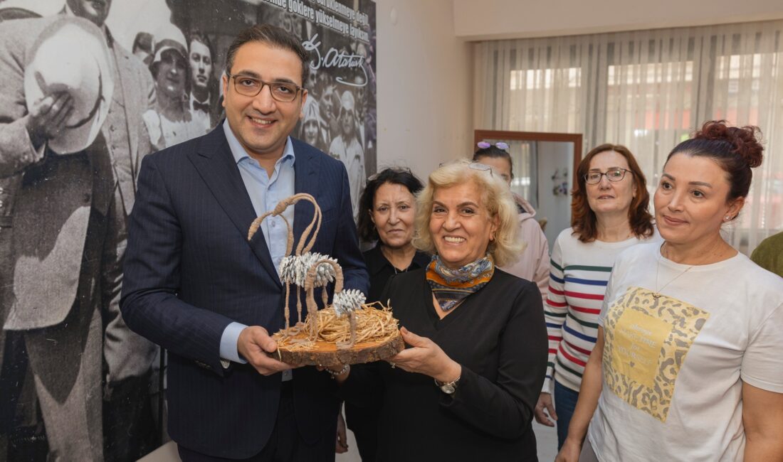 Balçova Belediye Başkanı Onur Yiğit, vatandaşlarla belediye arasında
köprü görevi gören