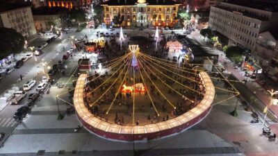 Manisa Büyükşehir Belediyesi, kentin dört bir yanını yeni yıla hazırladı.