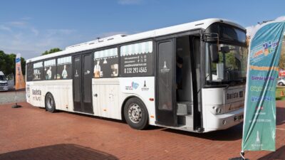 İzmir Büyükşehir Belediyesi’nin kahve hazırlama ve sunma alanında gençlere mesleki