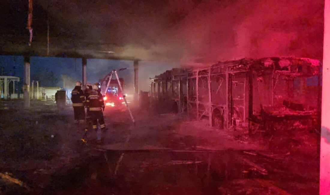 Manisa Şehirler Arası Otobüs Terminali’nde bir elektrikli otobüste çıkan yangın