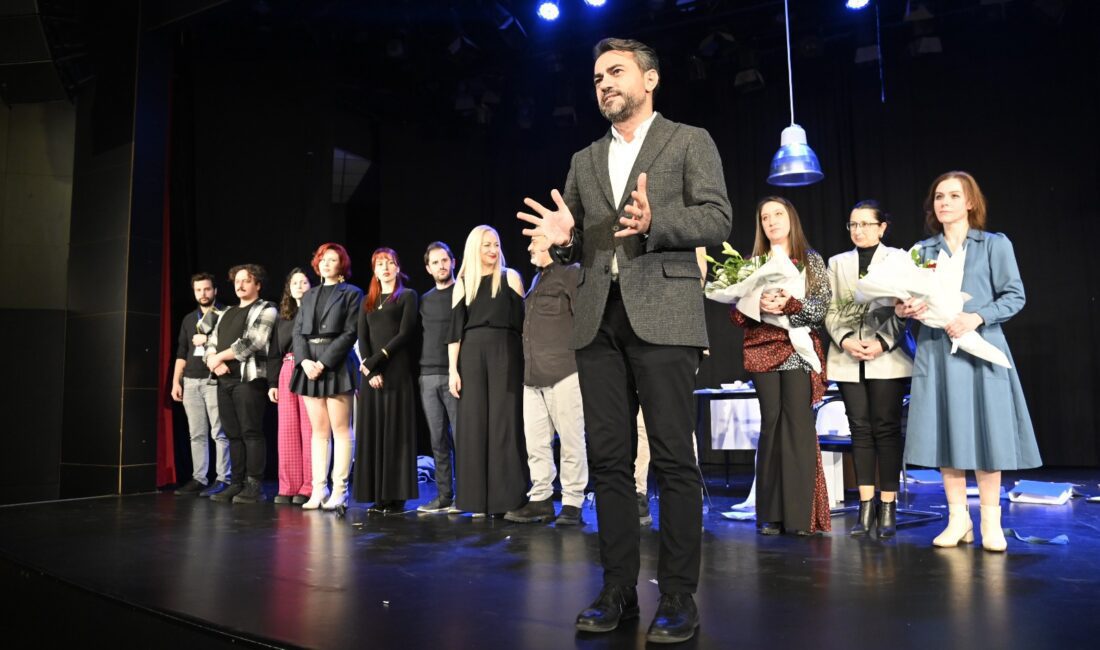 Manisa Şehir Tiyatrosu yeni döneminin ikinci prömiyer gösterimi ‘Biraz Daha