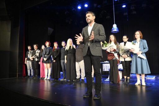 Manisa Şehir Tiyatrosu yeni döneminin ikinci prömiyer gösterimi ‘Biraz Daha