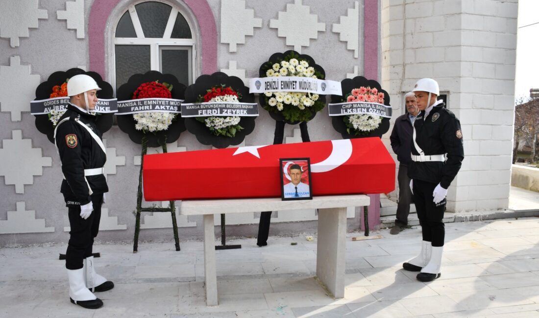 Polis Memuru Serdar Gülcan Son Yolculuğuna Uğurlandı Denizli İl Emniyet Müdürlüğü'nde görevli polis memuru Serdar Gülcan, kalp