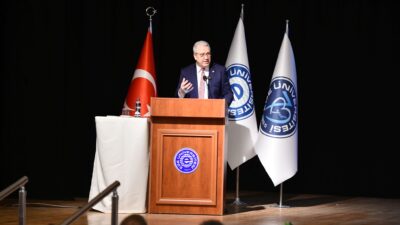 *Prof. Dr. Budak, “Tüm başarılarımızı çalışanlarımızın katkılarıyla inşa ettik. Hedeflerimiz