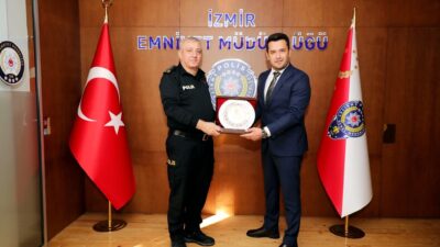 İzmir Servisçiler Odası Başkanı Erdem Mert, İzmir Emniyet Müdürü Celal