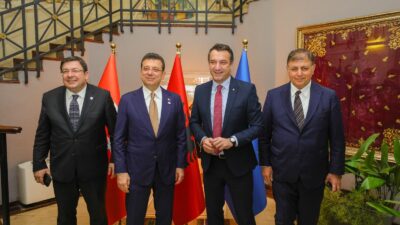 İzmir Büyükşehir Belediye Başkanı Dr. Cemil Tugay,  Arnavutluk'un başkenti Tiran'da