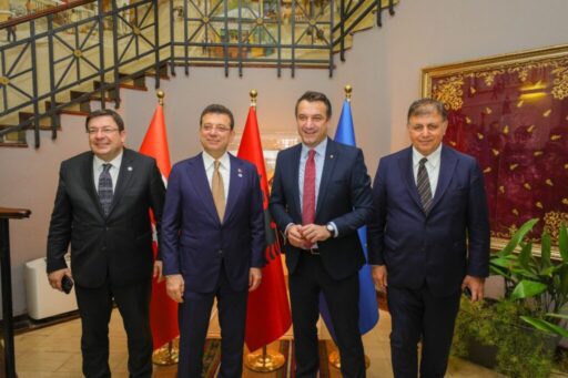 İzmir Büyükşehir Belediye Başkanı Dr. Cemil Tugay,  Arnavutluk'un başkenti Tiran'da