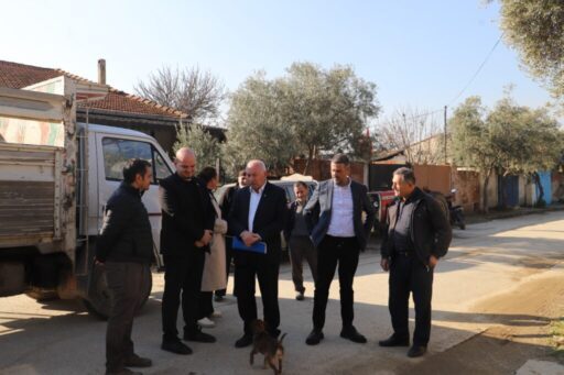 Ödemiş Belediyesi Türkmen Mahallesi’nde kilit parke taş çalışmaları devam ediyor.