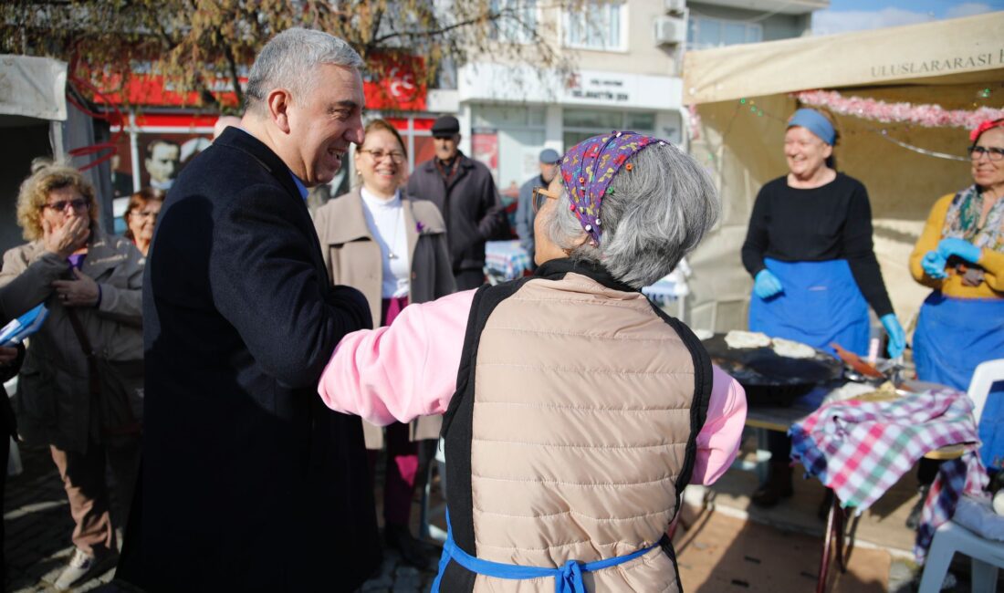 Bergama Belediyesi üreten kadınlar için Cumhuriyet Meydanı’nda yeni yıl pazarı